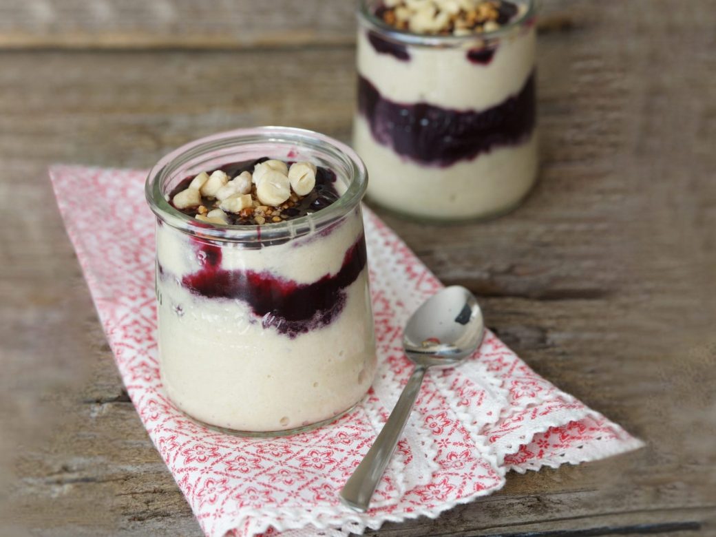 Cashewcreme mit Beerenmus by Bintu Cham