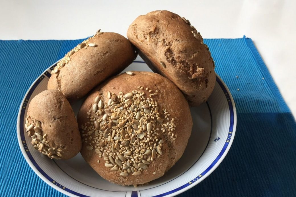 Dinkelbrötchen by Bintu Cham