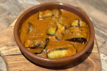 Auberginenröllchen mit Feta in Tomatensauce by Bintu Cham